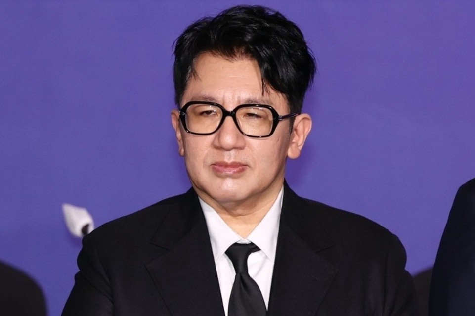 Bang Si Hyuk bị truy tố, phong tỏa tài sản