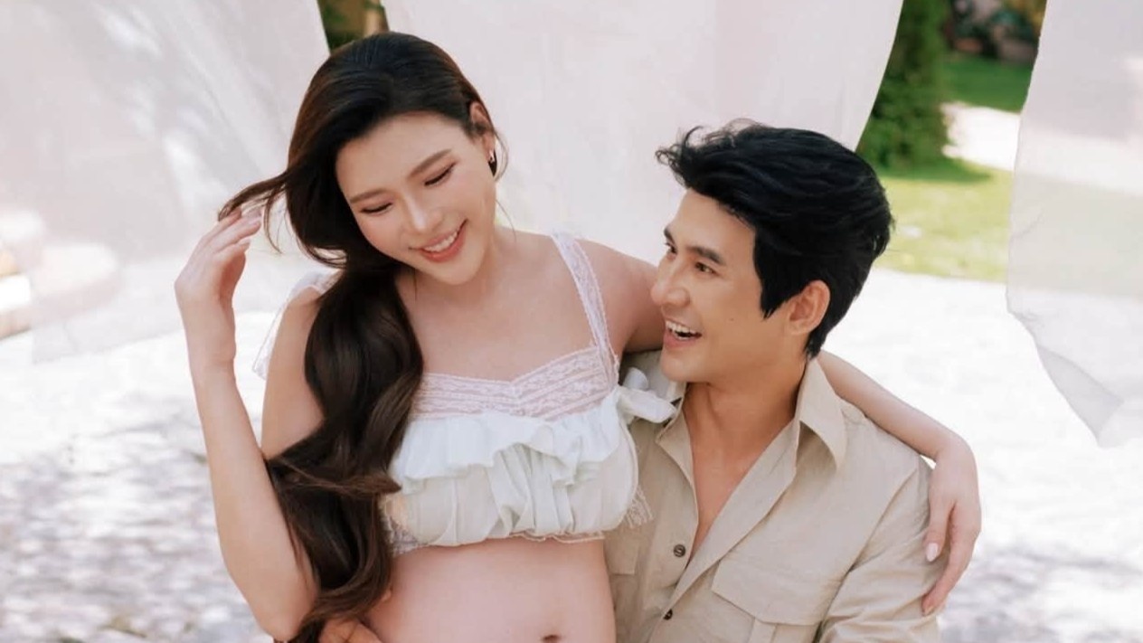 Thúy Diễm sinh con gái