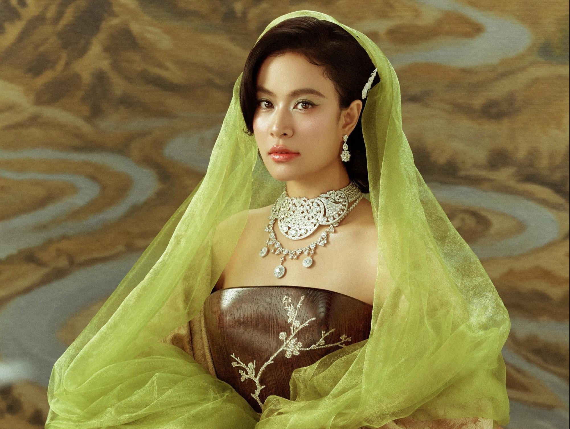 Hoàng Thùy Linh trở lại sau 4 năm