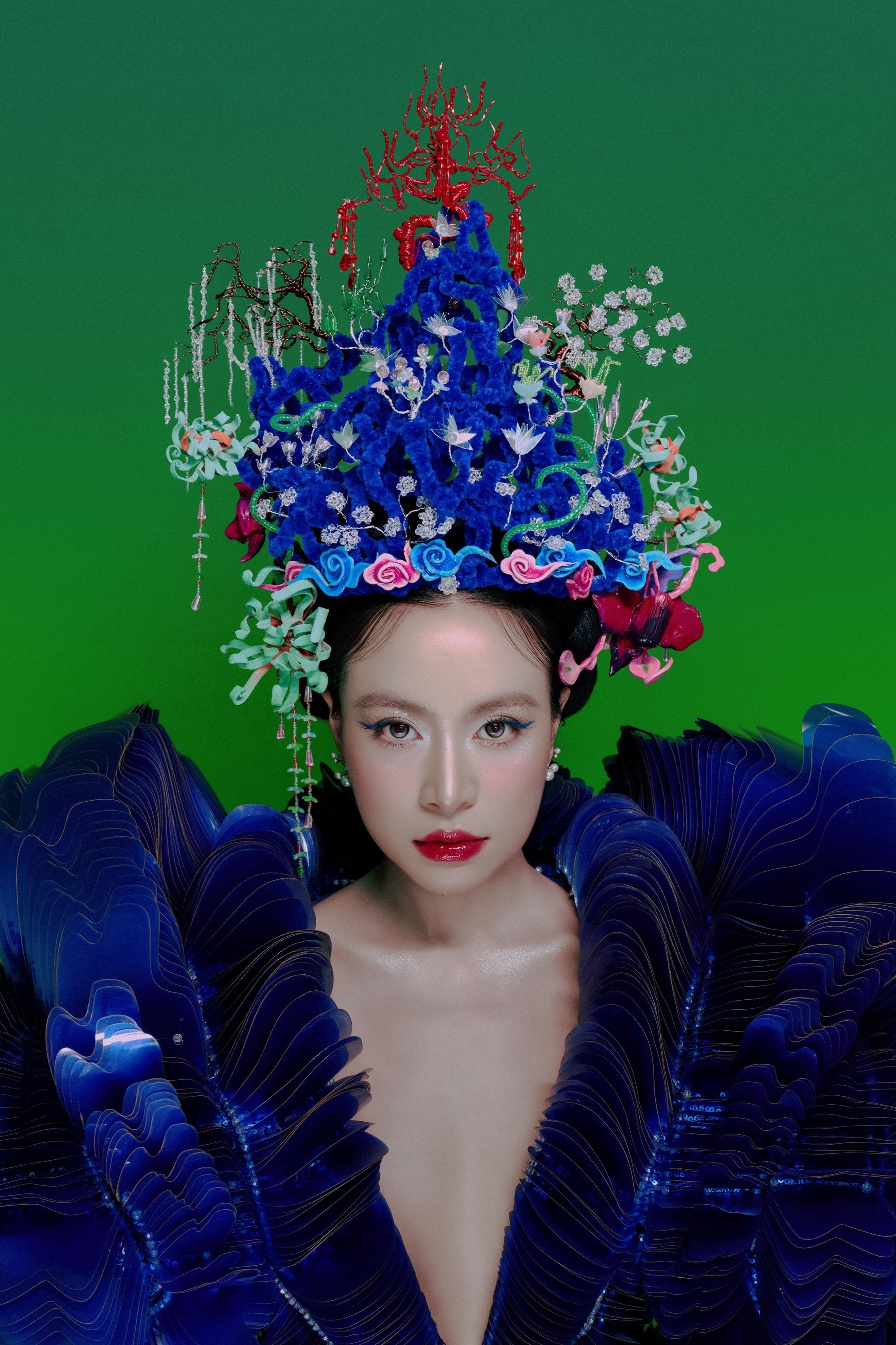 Ho&agrave;ng Th&ugrave;y Linh ảnh 2