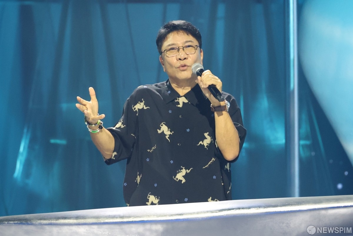 ca sĩ ảnh 2