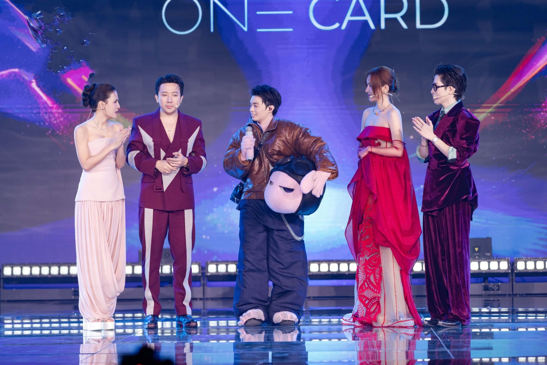 Ca sĩ mặt nạ ảnh 1