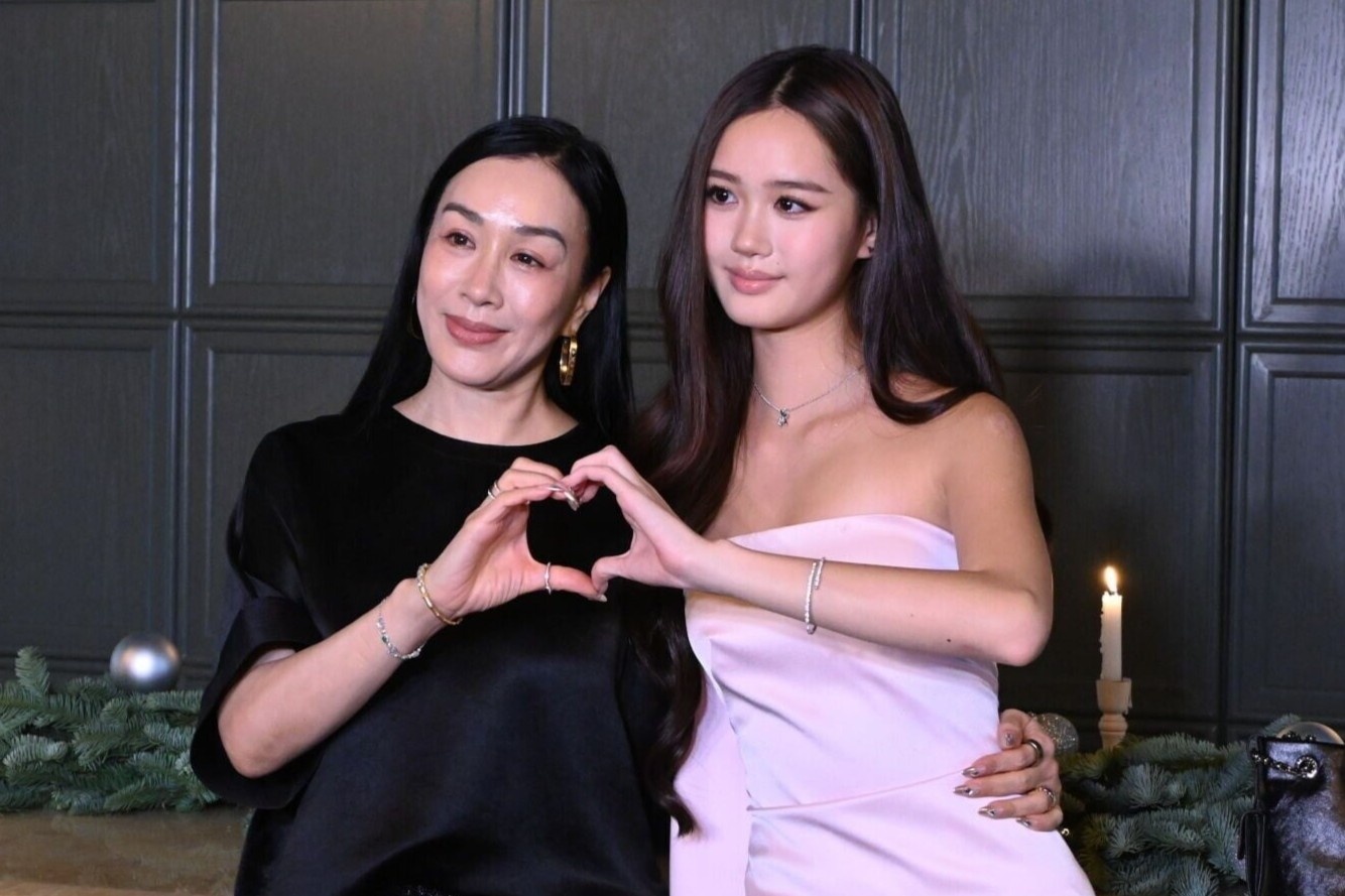 Con gái Chung Lệ Đề cao 1,75 m ở tuổi 16