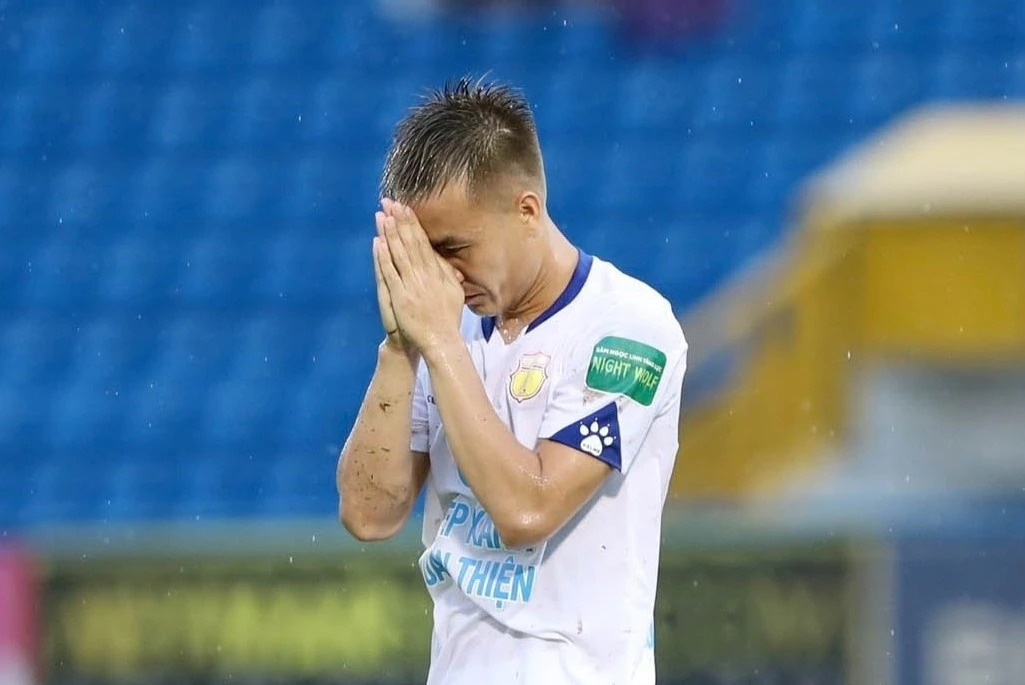 Sau Xuan Son va Van Toan, CLB Nam Dinh mat them tru cot hinh anh