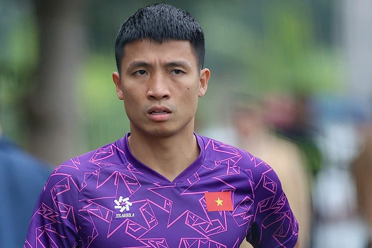 Tien Dung mong cau thu du bi ra san tran gap Campuchia hinh anh