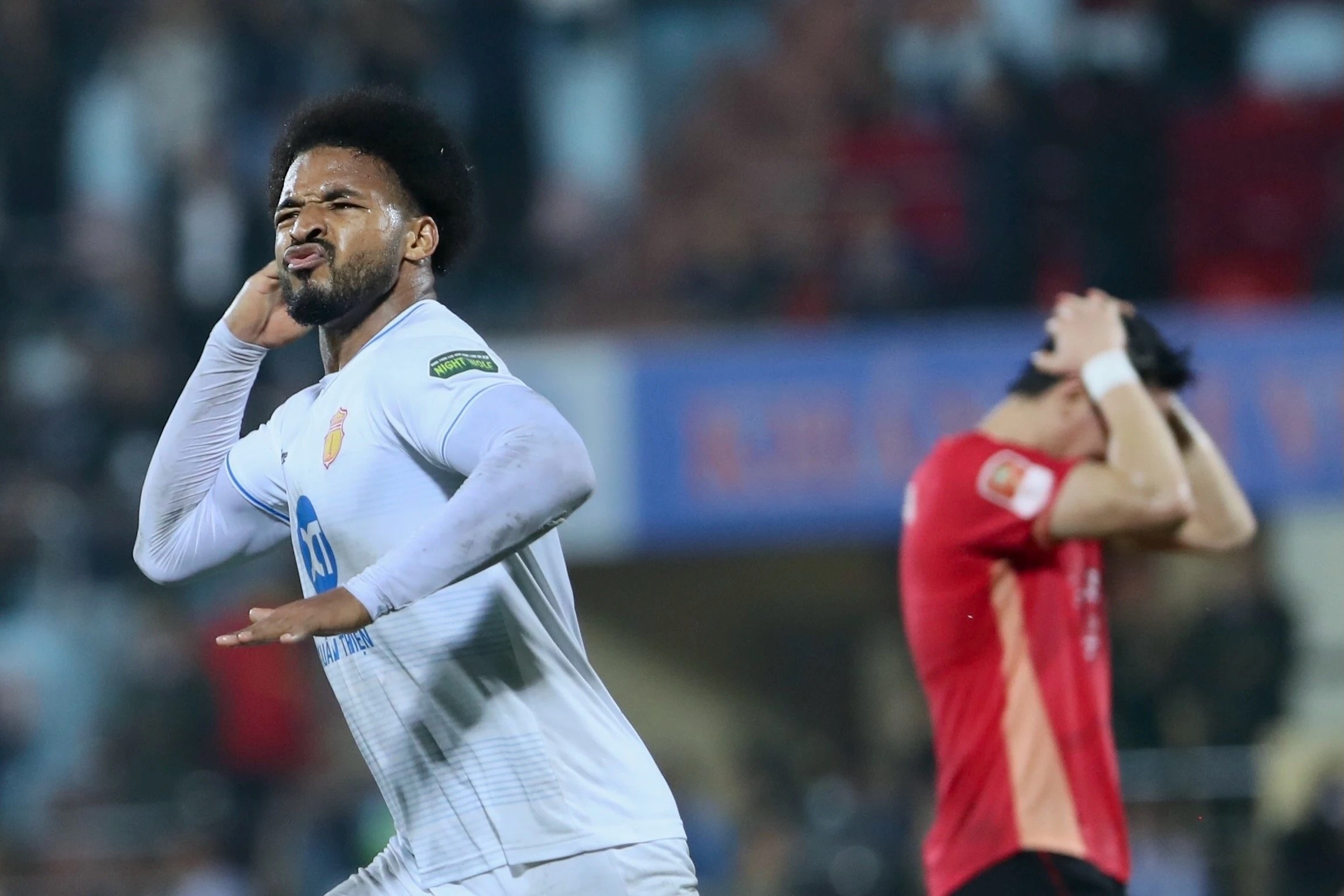 CLB Nam Dinh bay cao nho ngoai binh thang hoa hinh anh