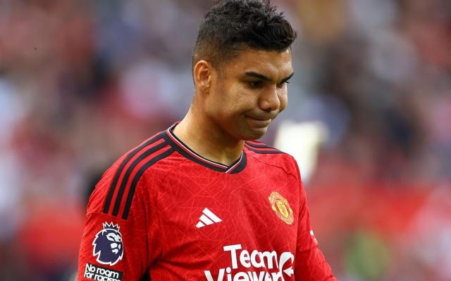 Neville: ‘Casemiro con phai nhan them nhieu chi trich’ hinh anh