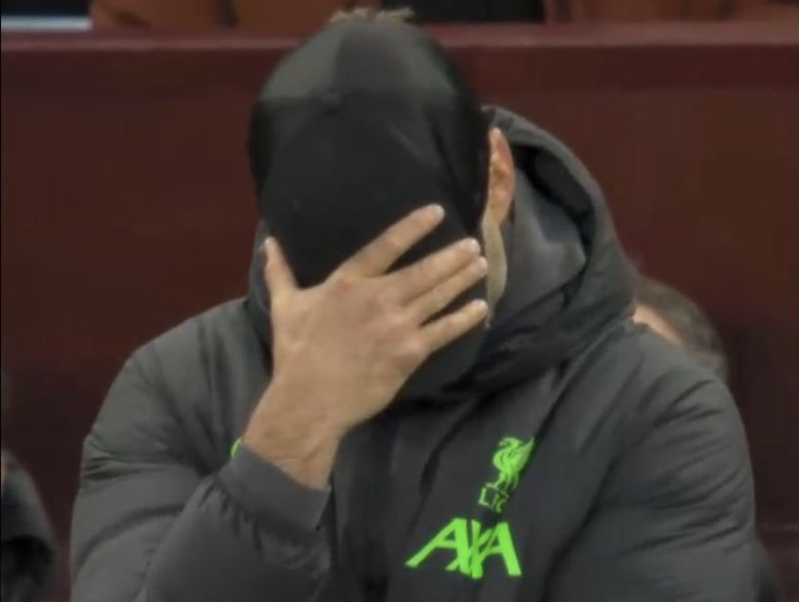 Klopp ngan ngam voi trong tai hinh anh