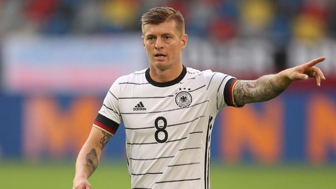 Kroos tro lai, Gundogan phai xep sau o tuyen Duc hinh anh