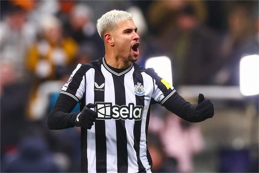 Newcastle ra gia cho Guimaraes hinh anh