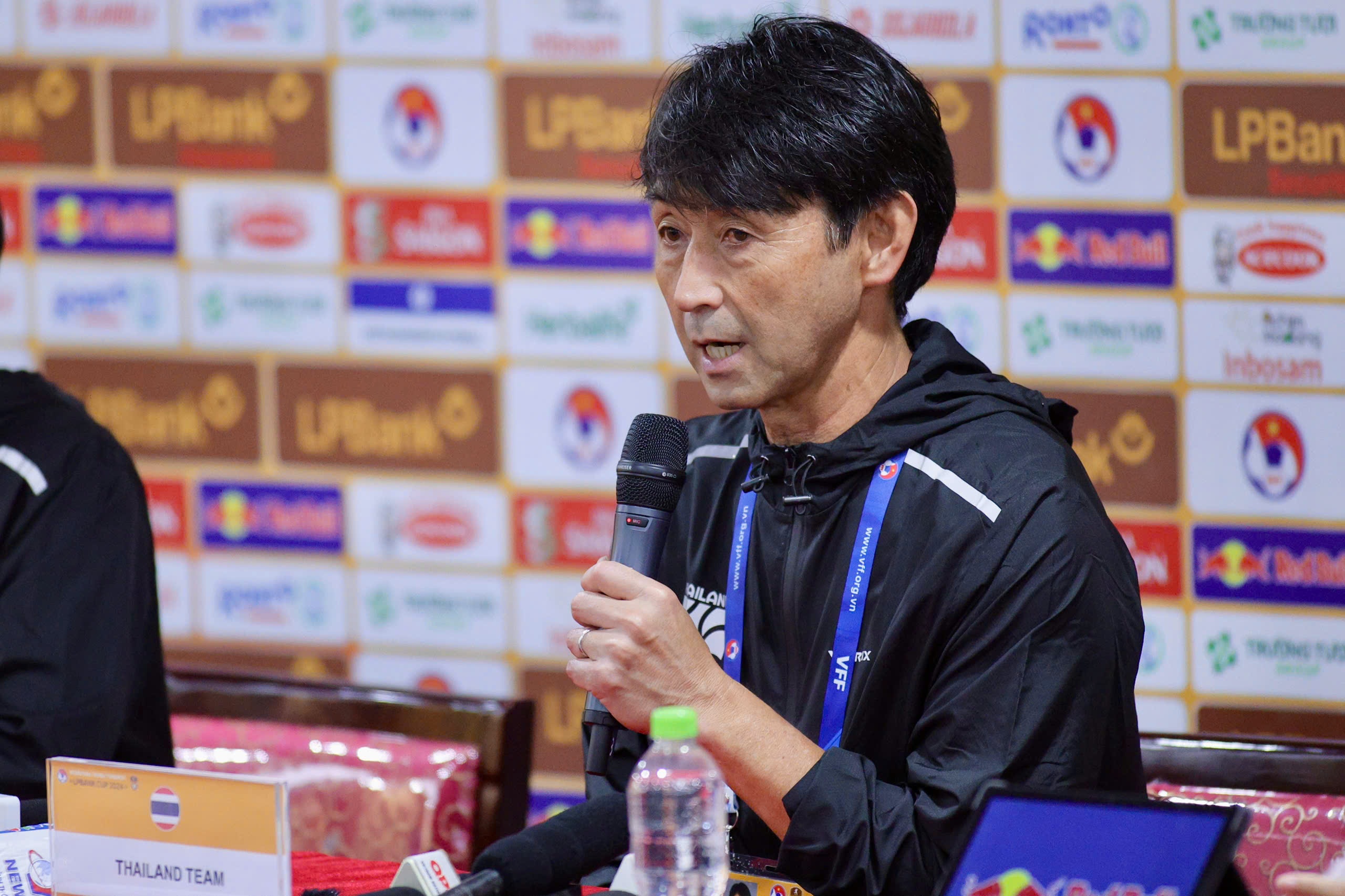 HLV doi Thai Lan chia se gi sau tran thang tuyen Viet Nam? hinh anh
