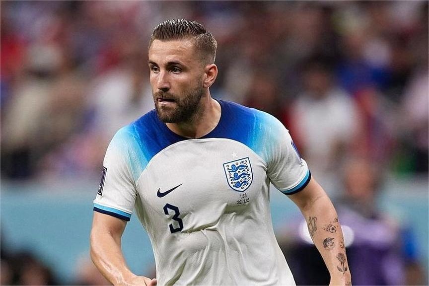 Su that ve chan thuong cua Luke Shaw hinh anh