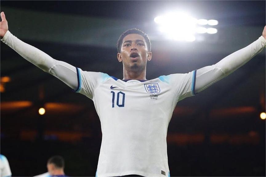 Southgate: ‘Moi thu se khong do don vao Bellingham’ hinh anh