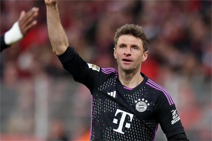 Basler: 'Thoi cua Muller qua roi' hinh anh