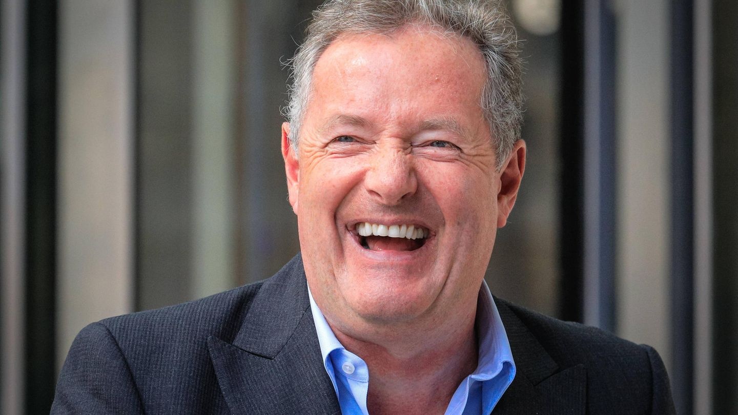Piers Morgan ‘da xoay' MU vi giu lai Ten Hag hinh anh