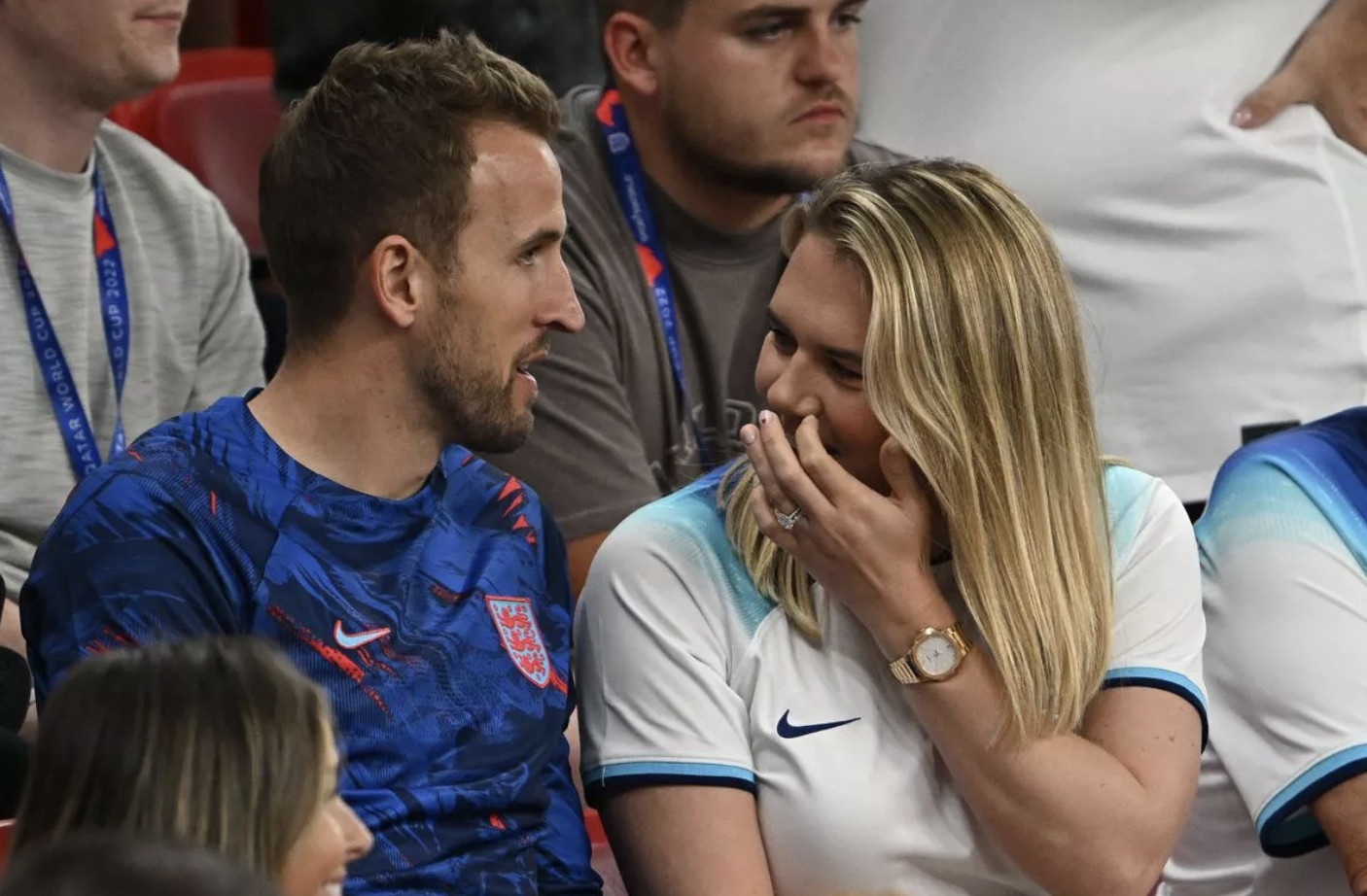 Mon qua bi mat cua dan WAGs tuyen Anh hinh anh