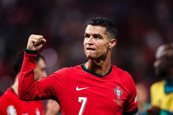 HLV tuyen CH Czech: 'Ronaldo la thien tai' hinh anh