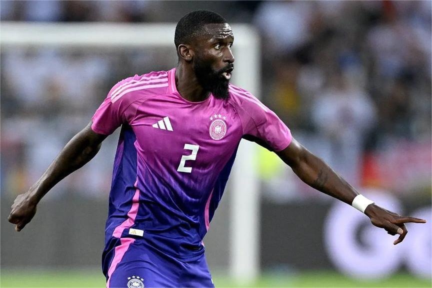 Rudiger trut gian len Havertz hinh anh