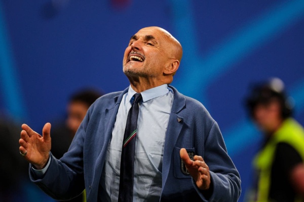 HLV Spalletti noi gian voi tuyen Italy hinh anh