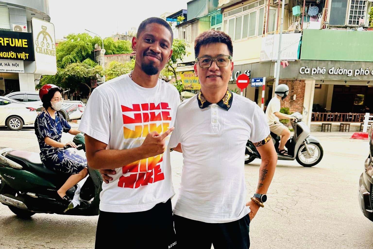 Cau thu goc Viet Jason Quang Vinh xuat hien o Ha Noi hinh anh