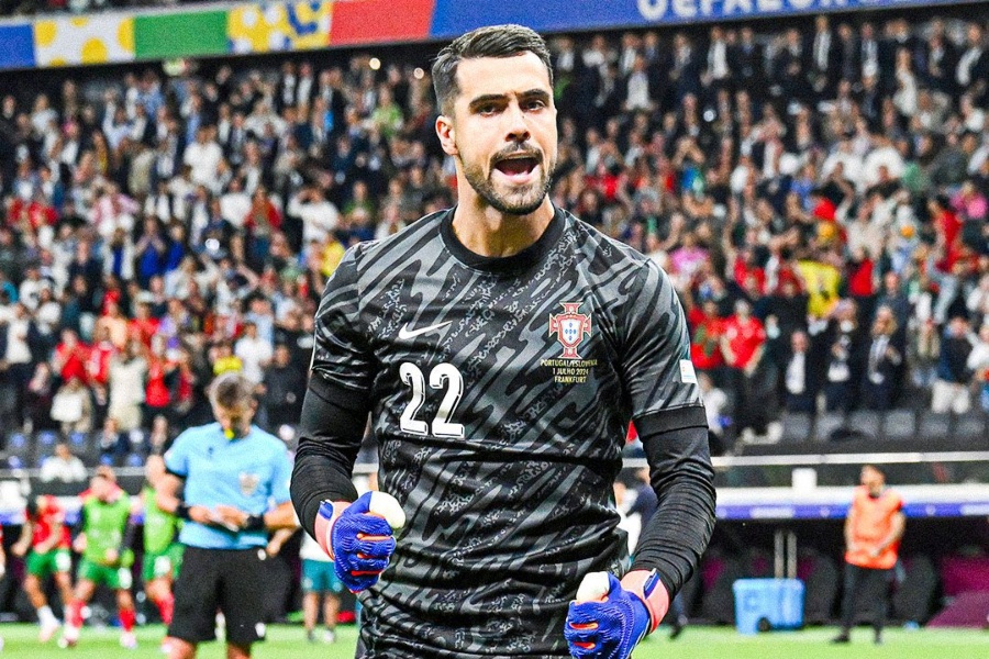 Thanh tich bat penalty cua nguoi hung Diogo Costa hinh anh