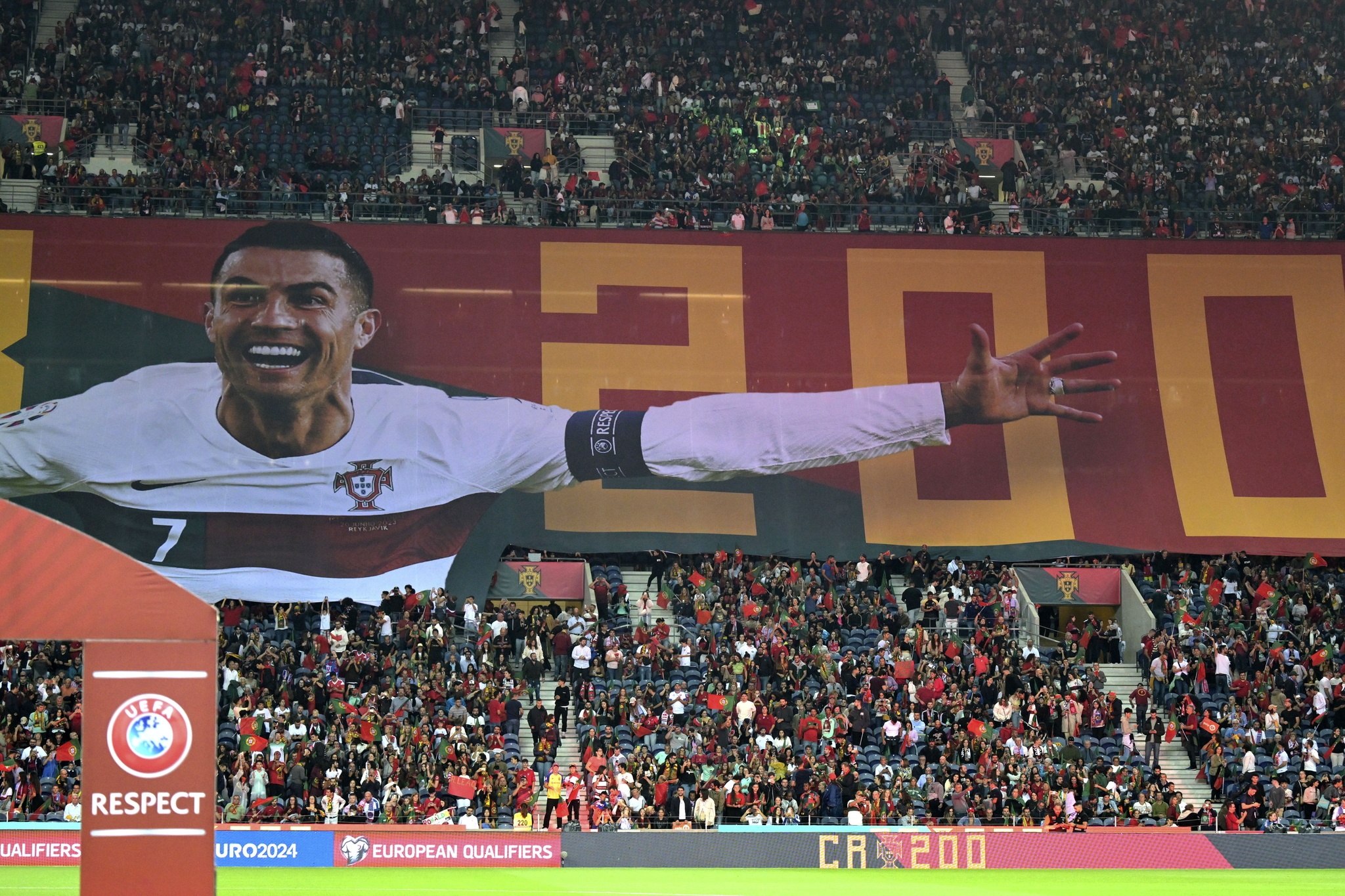 Khong the loai Ronaldo hinh anh