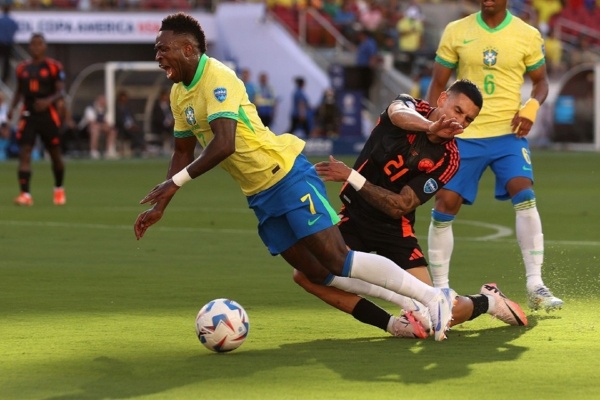 CONMEBOL xac nhan trong tai sai lam trong tran Brazil - Colombia hinh anh