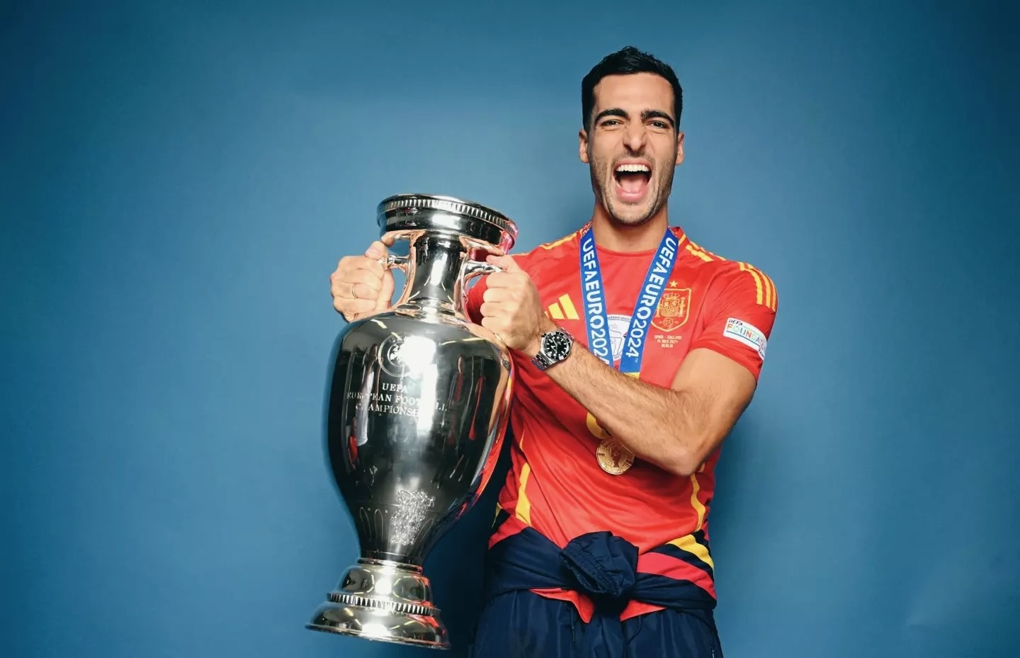 Lo tan binh thu hai cua Arsenal hinh anh