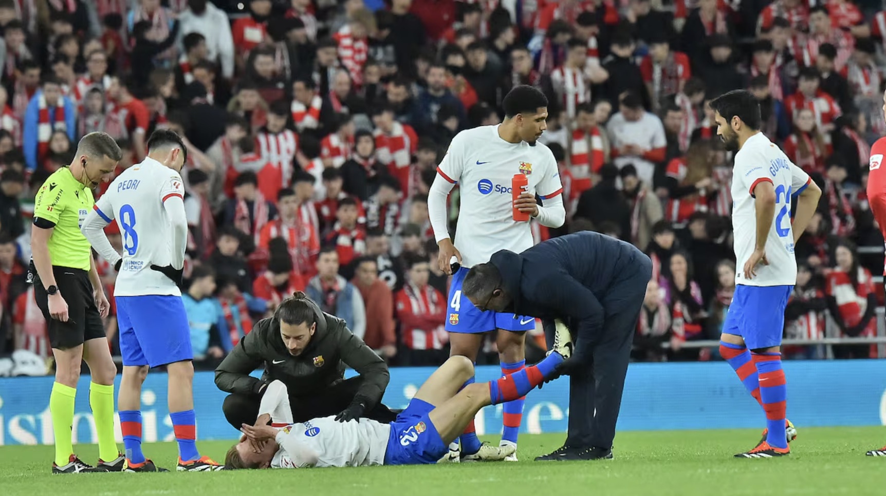 Bao dong cho hang tien ve Barca hinh anh