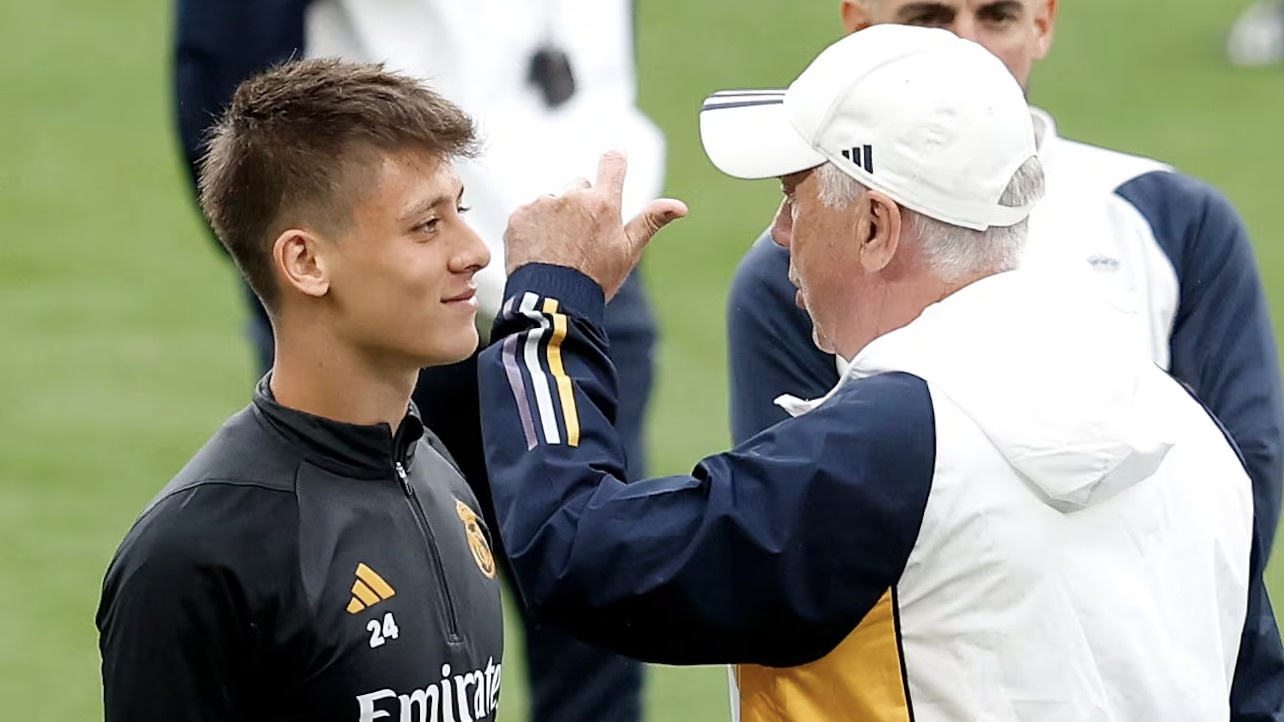 Guler, quan bai dang cho doi cua Real Madrid hinh anh