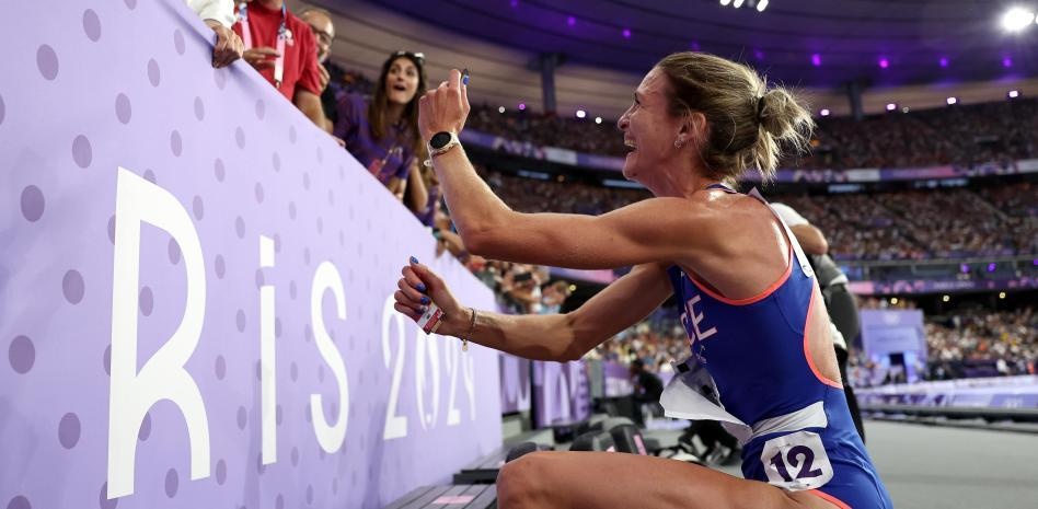 VDV Olympic cau hon ban trai sau khi pha ky luc chau Au hinh anh