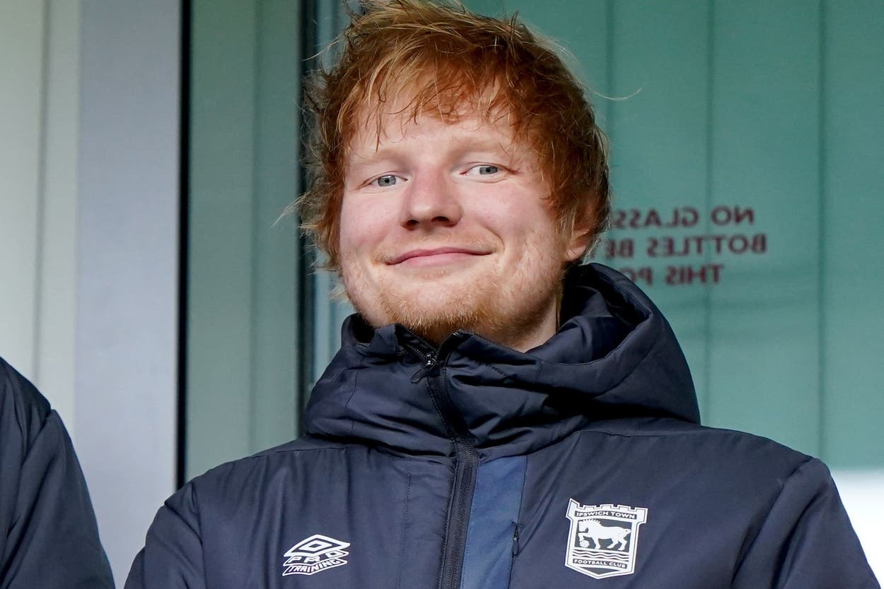 Ed Sheeran dau tu vao bong da hinh anh