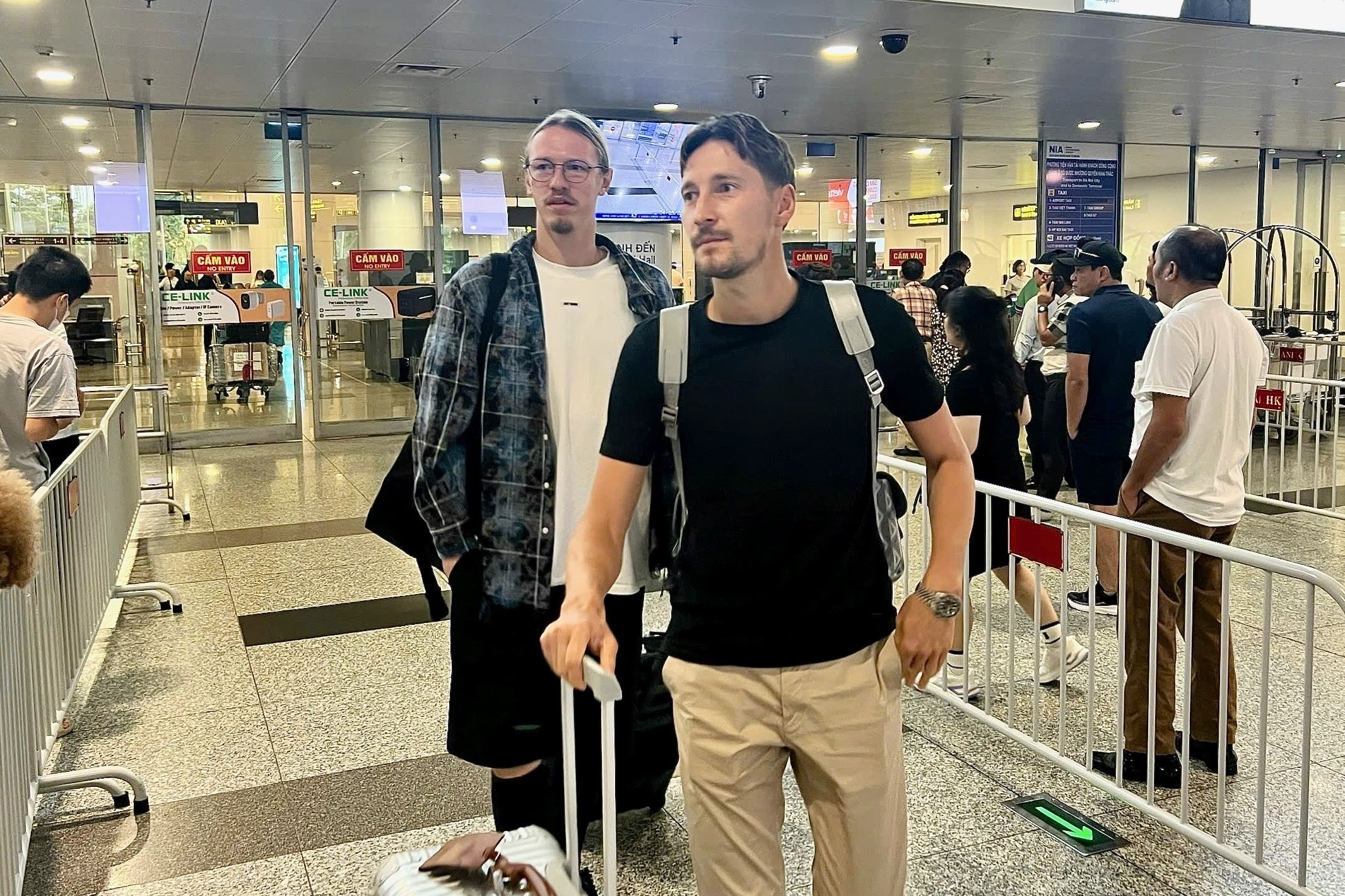 Cau thu dat nhat tuyen Nga den Viet Nam som hinh anh