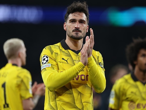 Hummels sap thoat canh that nghiep hinh anh