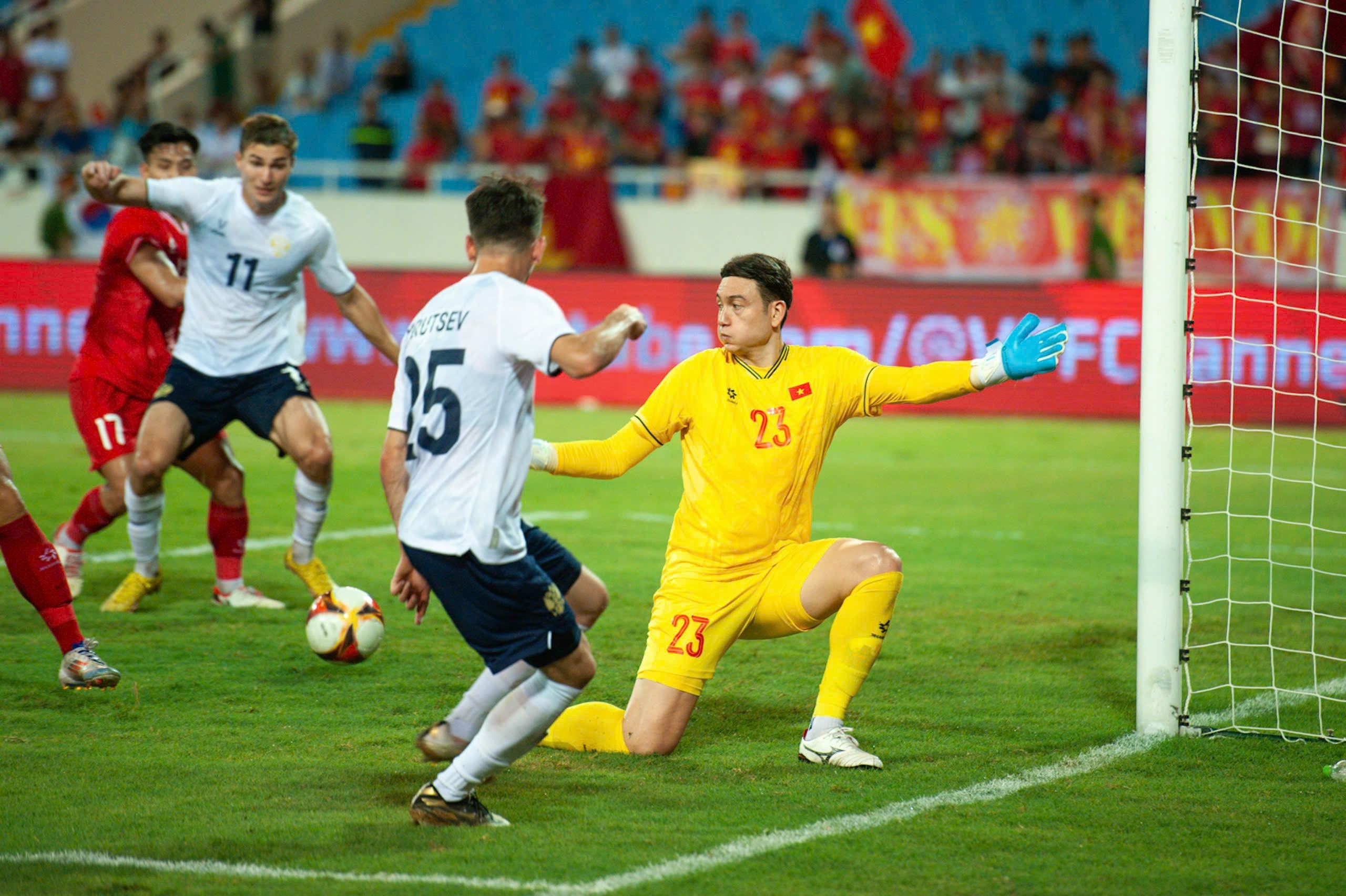 Tu cu da hut cua Van Lam den xung dot cua tuyen Viet Nam hinh anh