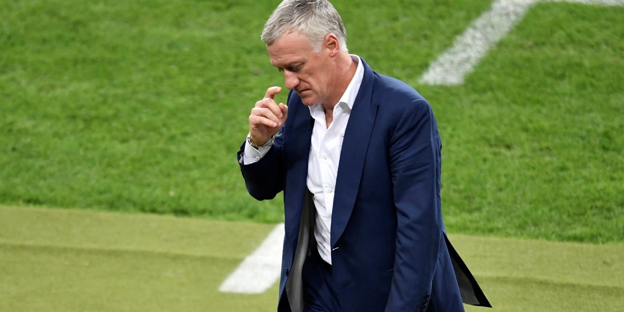 Deschamps san sang nhan chi trich hinh anh