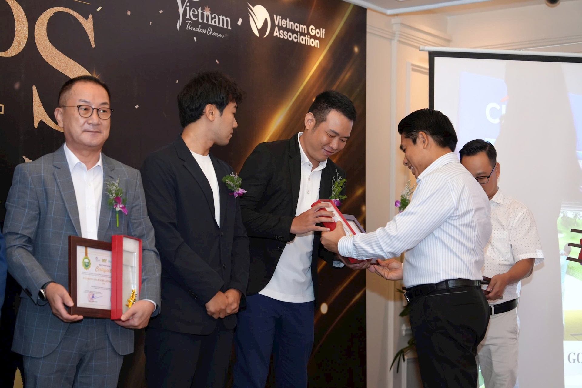 Tim ra nhung san golf tot nhat Viet Nam nam 2024 hinh anh