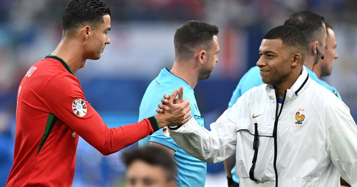 Ronaldo ung ho Mbappe gianh Qua bong vang hinh anh