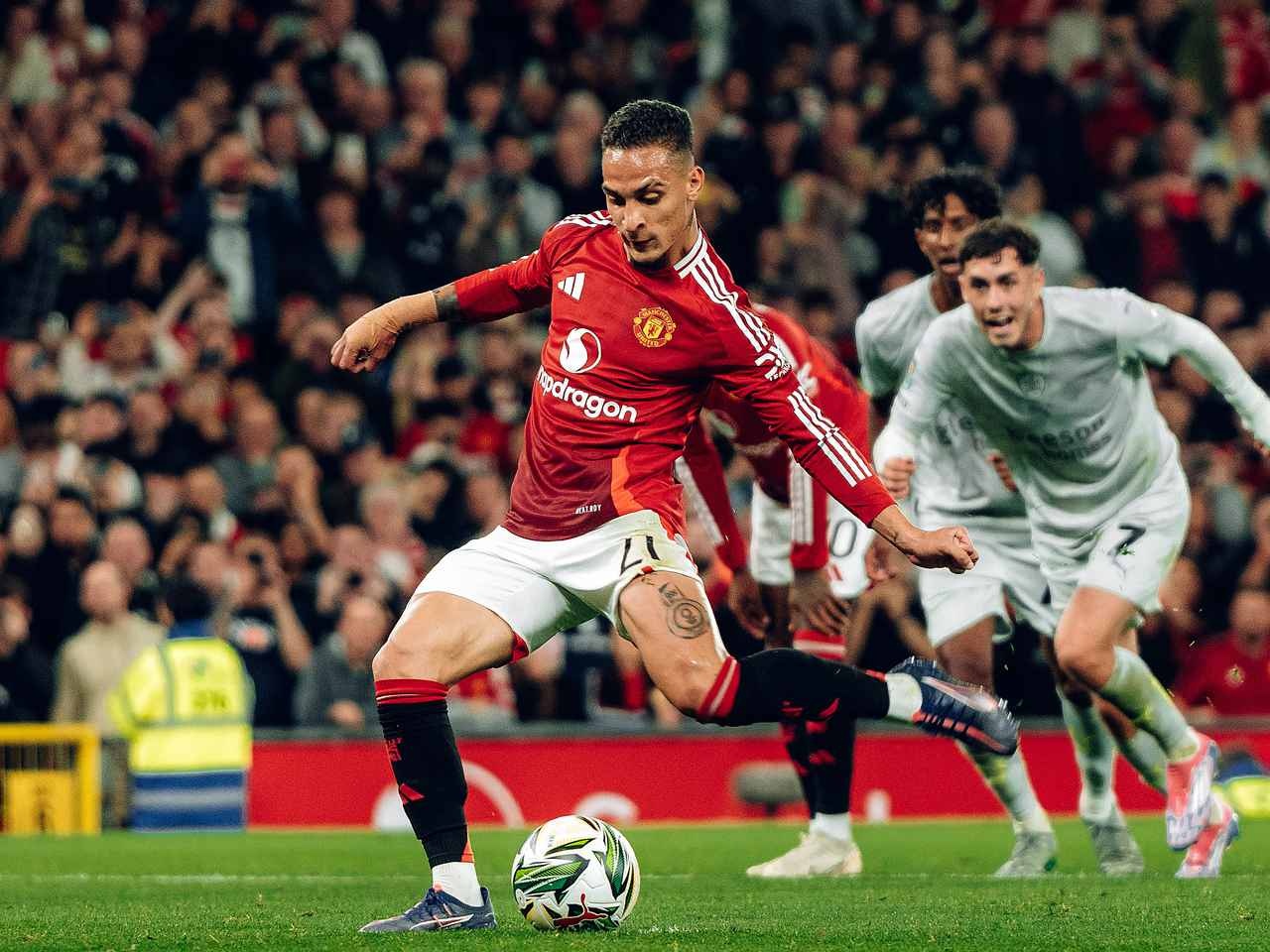 Ly do Antony duoc thuc hien penalty hinh anh