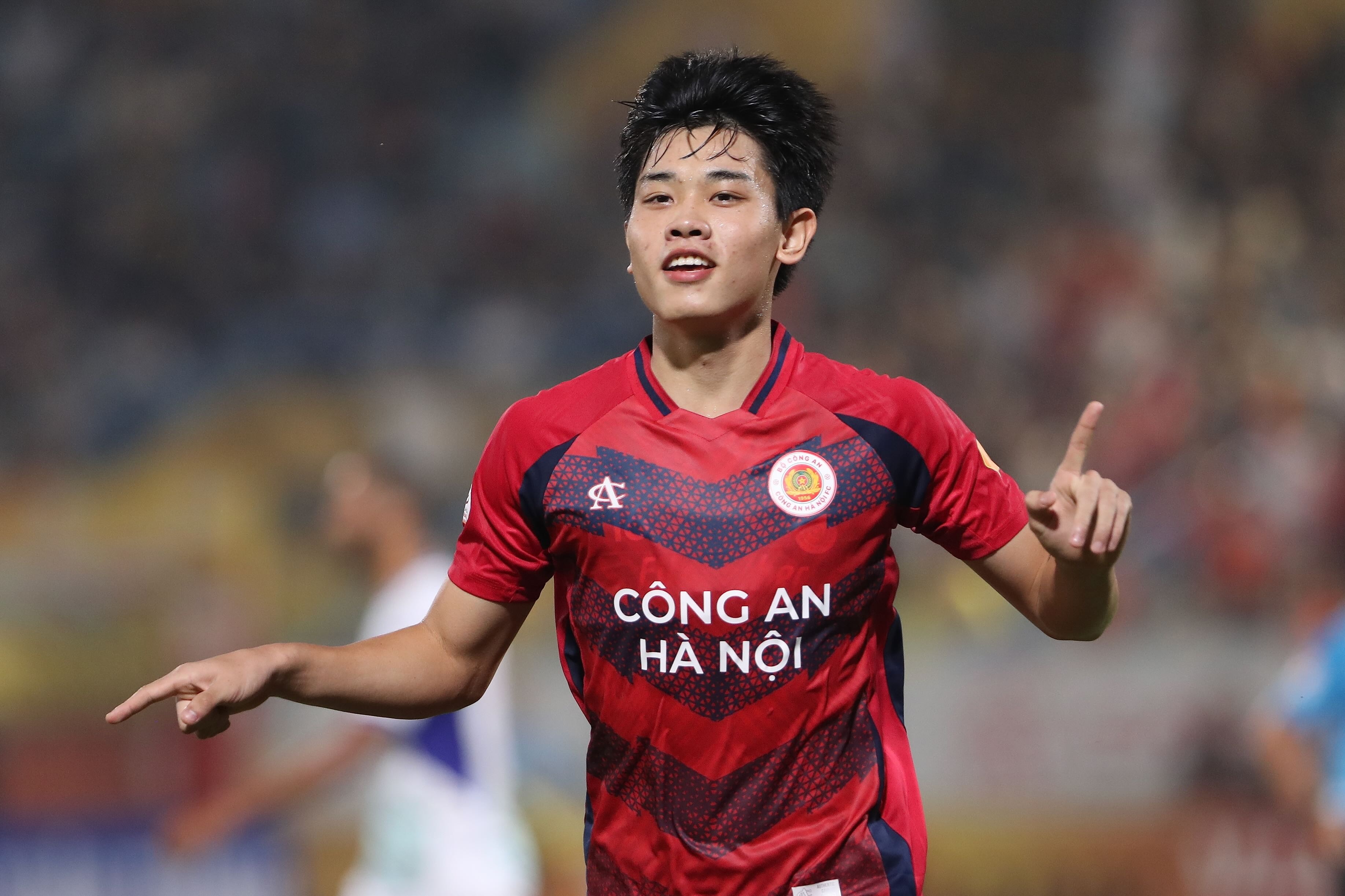 Dinh Bac lot de cu Qua bong vang 2024 hinh anh