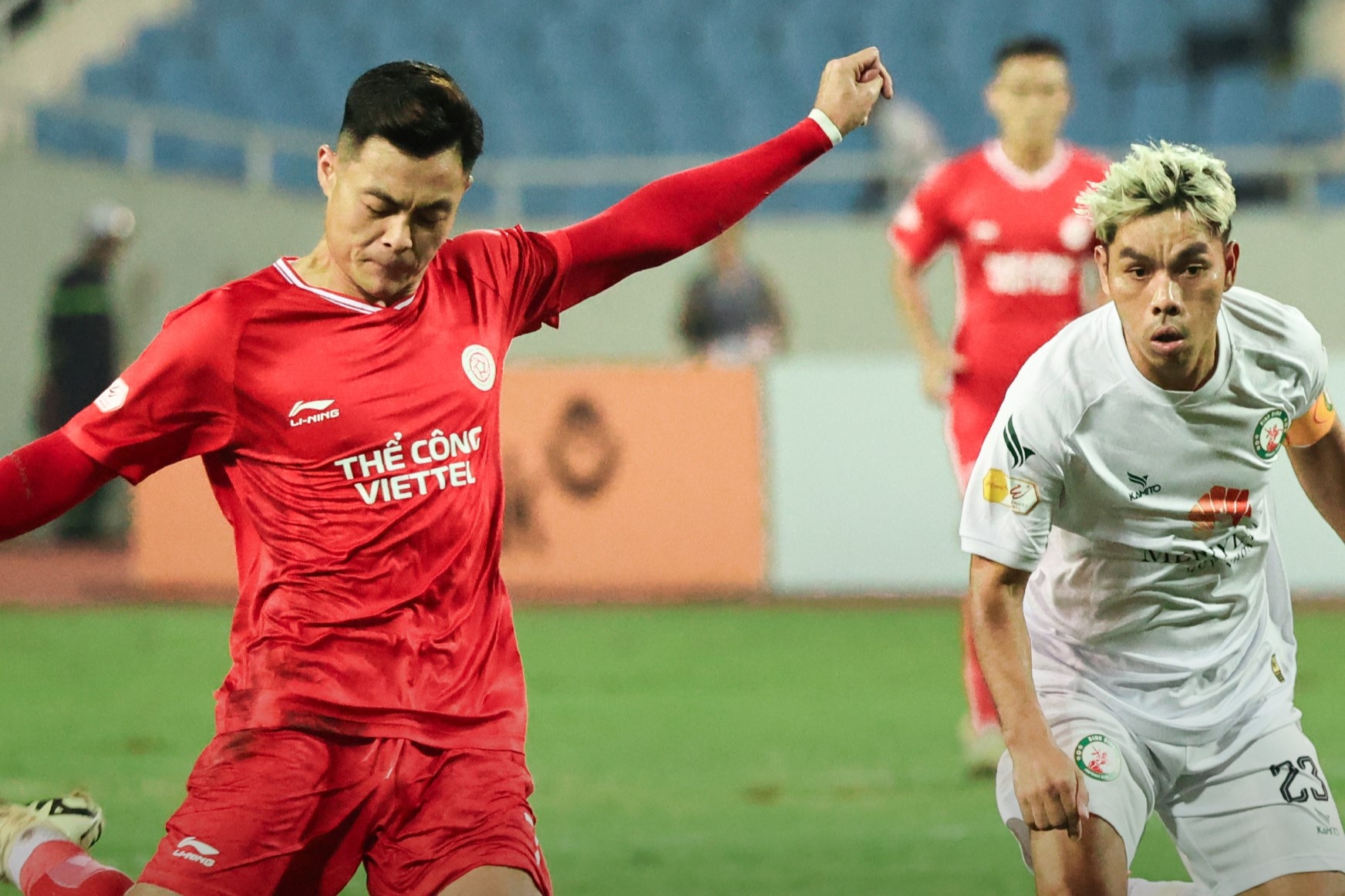 Highlights The Cong Viettel 0-1 Binh Dinh: Van Trien nhan the do hinh anh