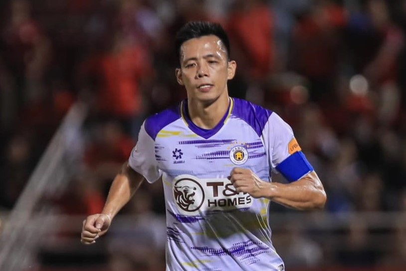 Tran dau tien o V.League 2024/25 co 2 the do hinh anh