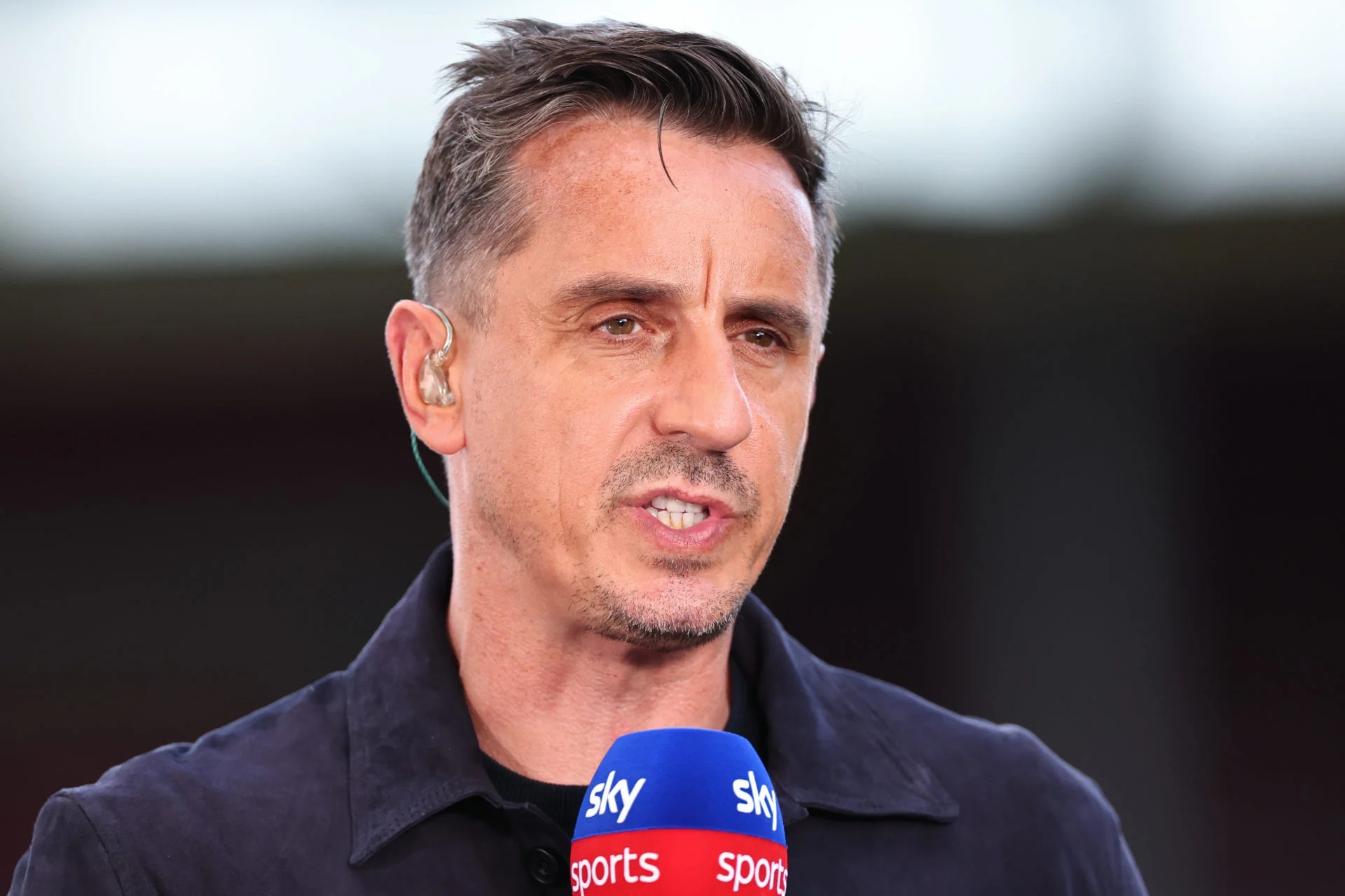 Gary Neville: 'Man United da kem doi nghiep du' hinh anh