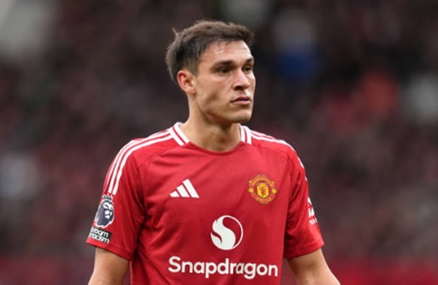 Ugarte gay phan no hinh anh