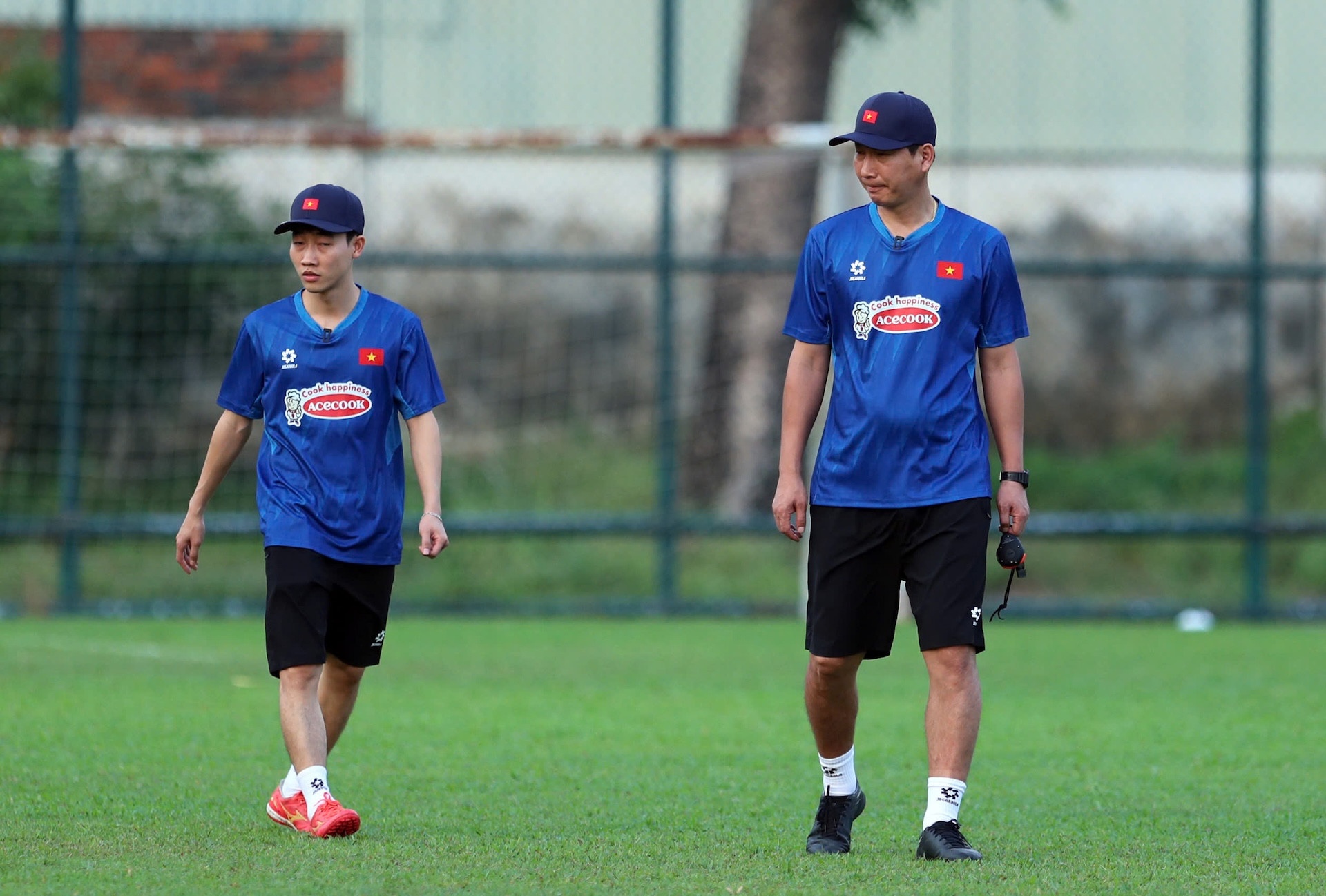 Tien Linh, Quang Hai phai tap rieng hinh anh