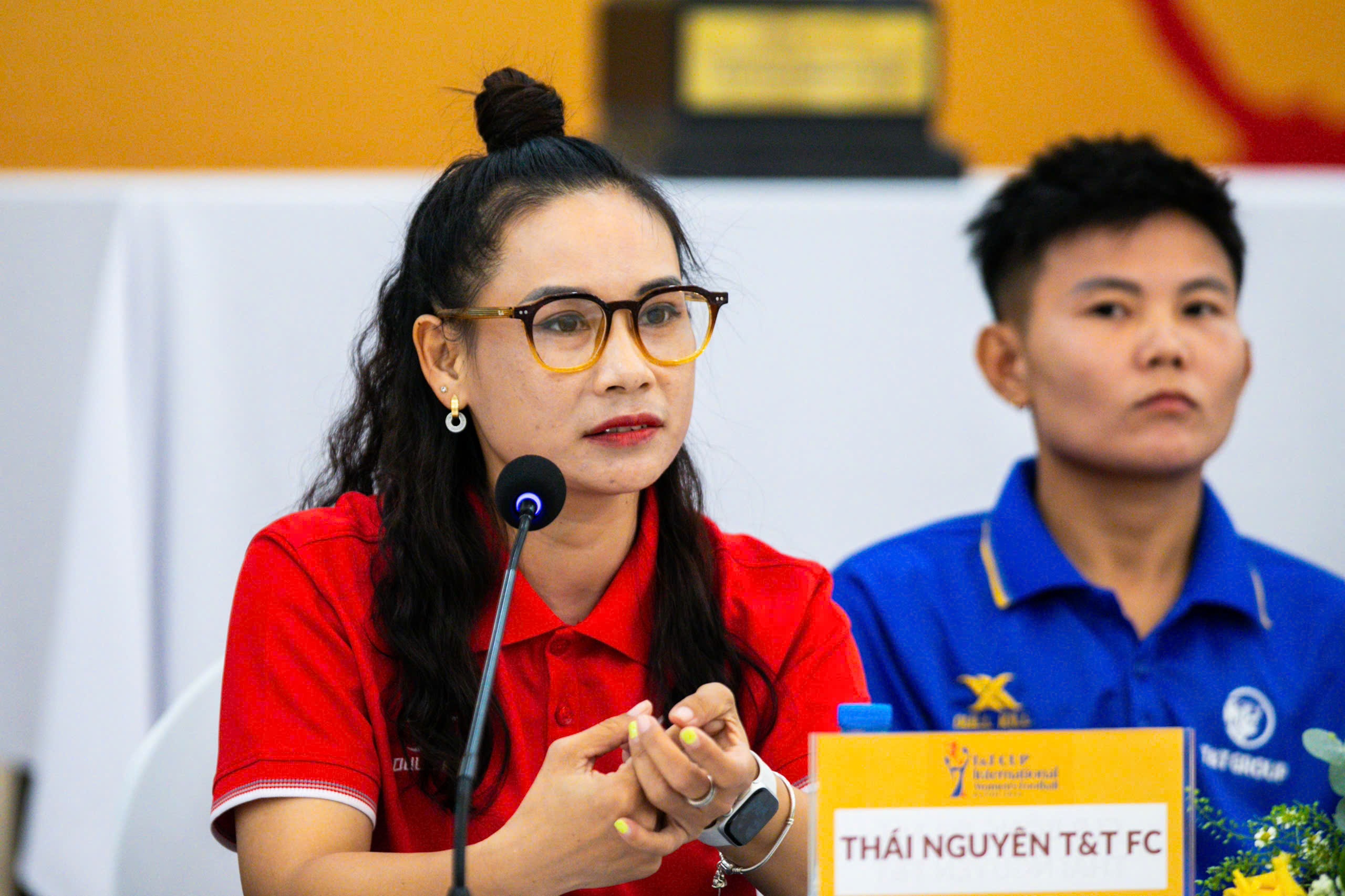 giao huu quoc te,  Ha noi cup anh 1