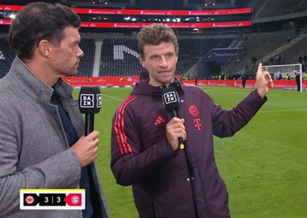 Muller khau chien voi Ballack hinh anh