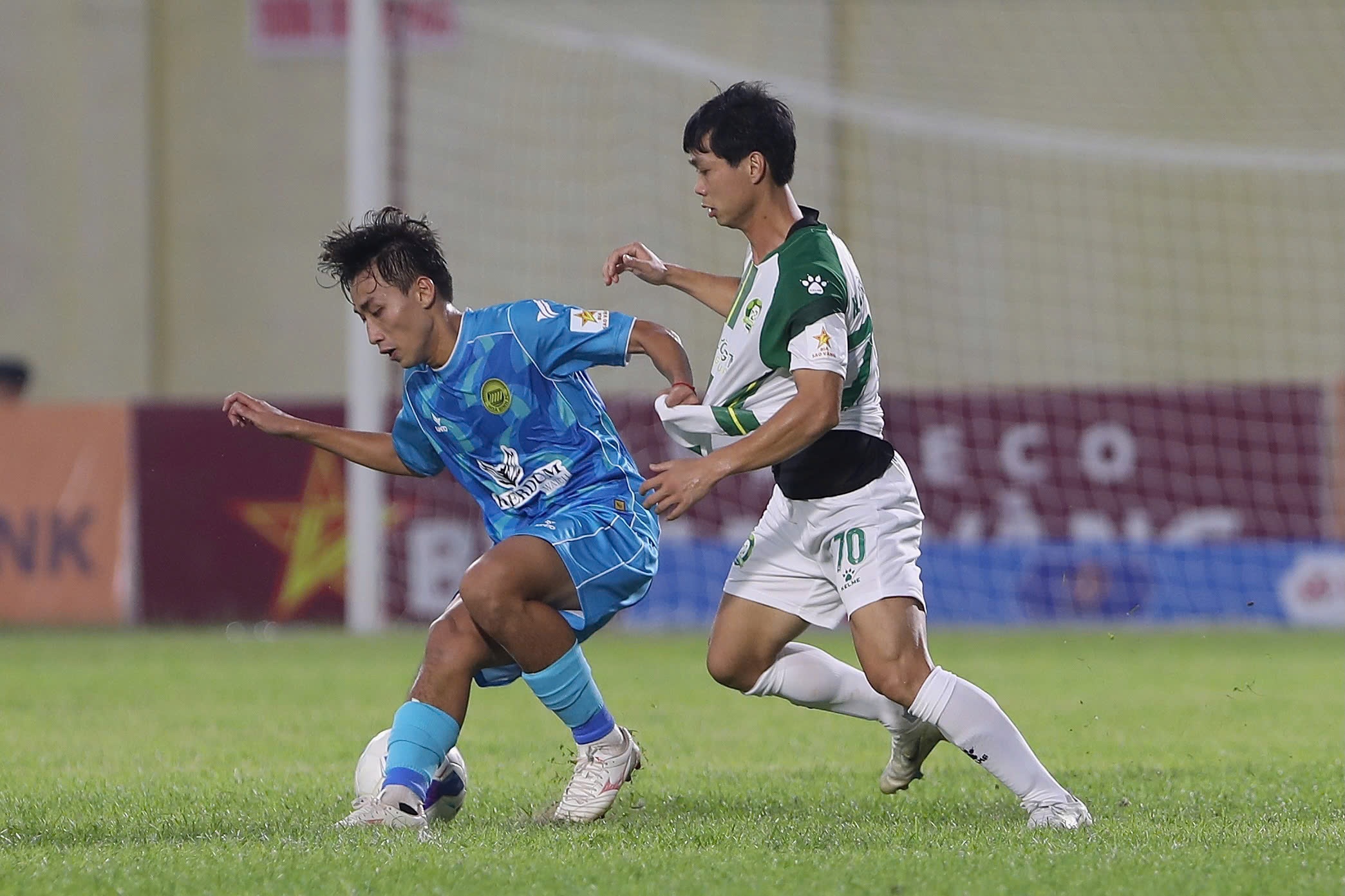 Higlights Hoa Binh 0-0 Binh Phuoc: Cong Phuong 'mat hut' hinh anh