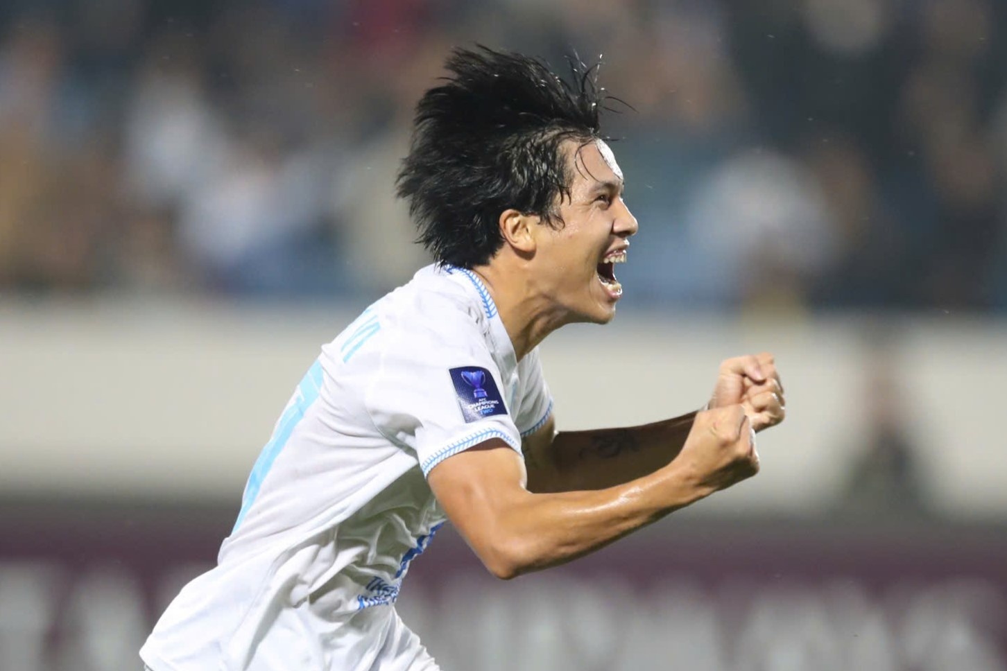 Nam Dinh nguoc dong thang doi thu Singapore hinh anh