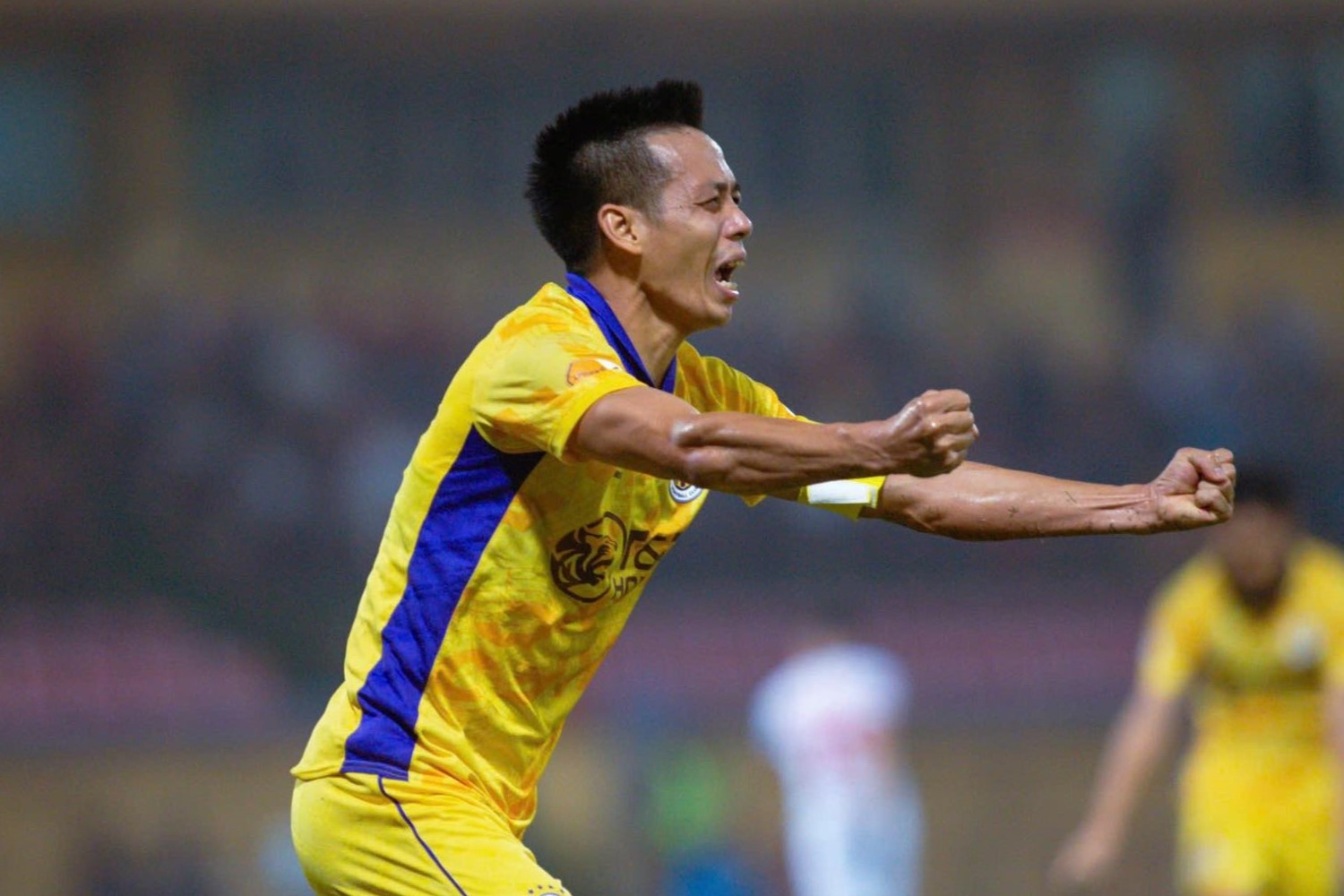 CLB Ha Noi hoa tran thu tu lien tiep hinh anh